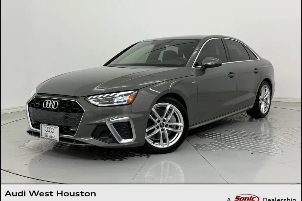 2023 Audi A4 S line Quattro Premium Plus photo 1