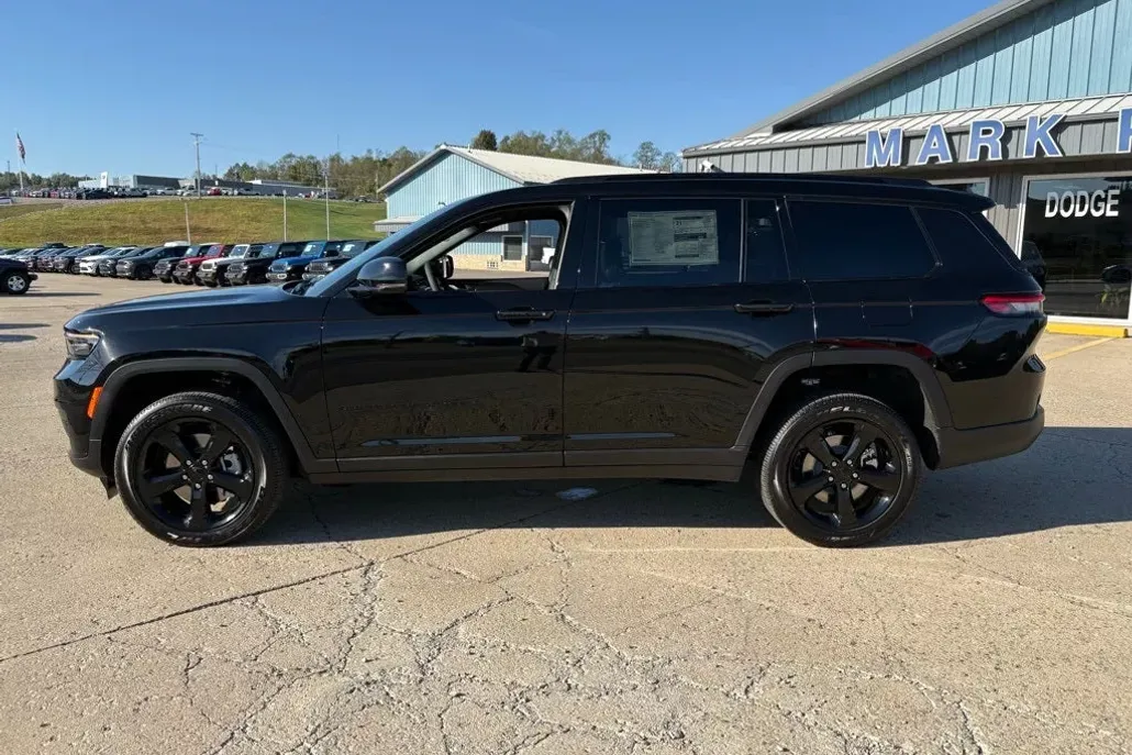 2025 Jeep Grand Cherokee Altitude photo 1
