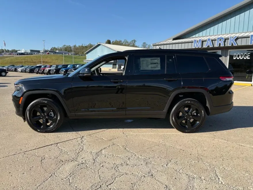 2025 Jeep Grand Cherokee Altitude photo 1