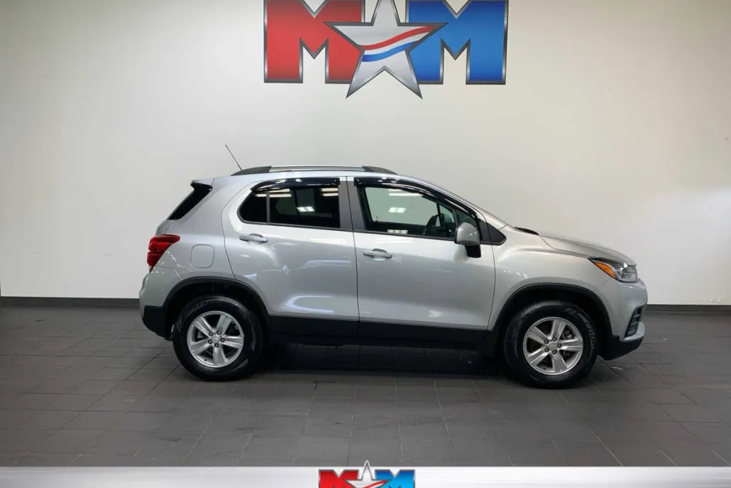 2022 Chevrolet Trax LT photo 1