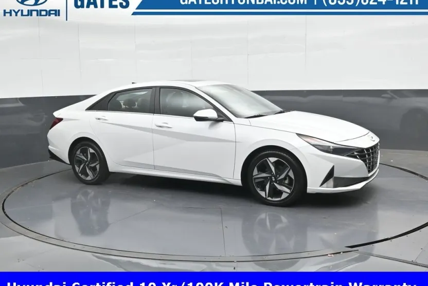 2022 Hyundai Elantra SEL photo 1