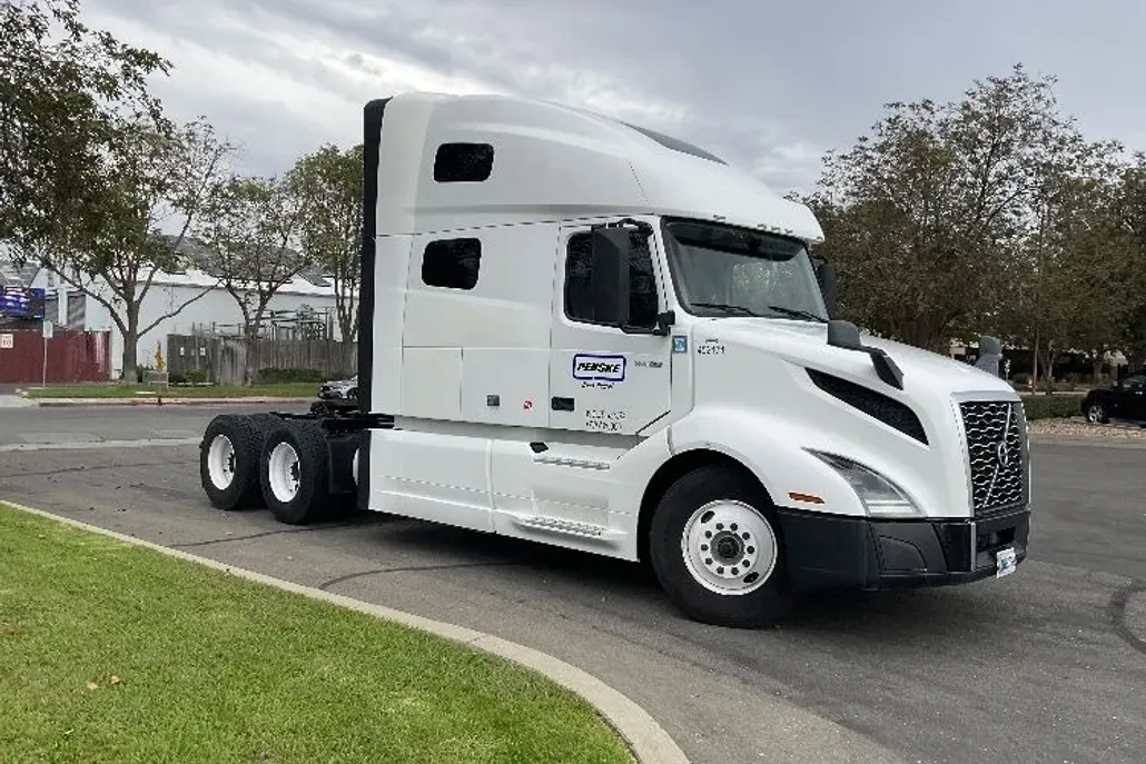 2022 Volvo Truck VNL photo 1
