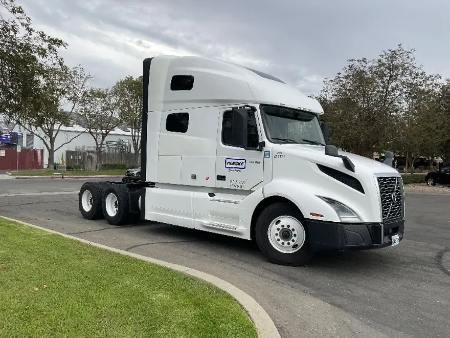 2022 Volvo Truck VNL photo 1