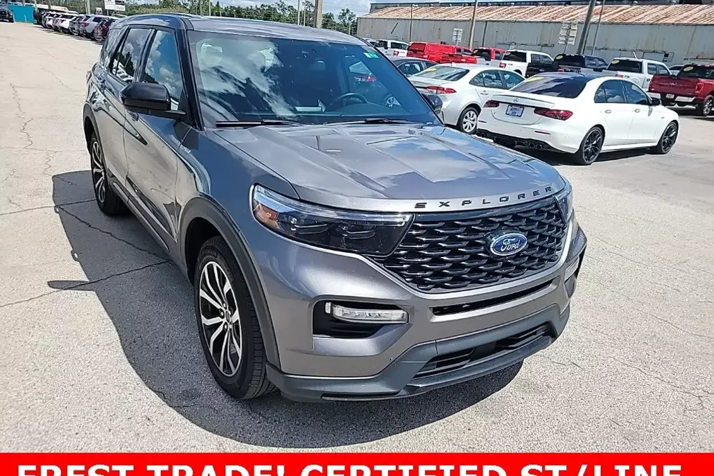 2022 Ford Explorer ST-Line photo 1
