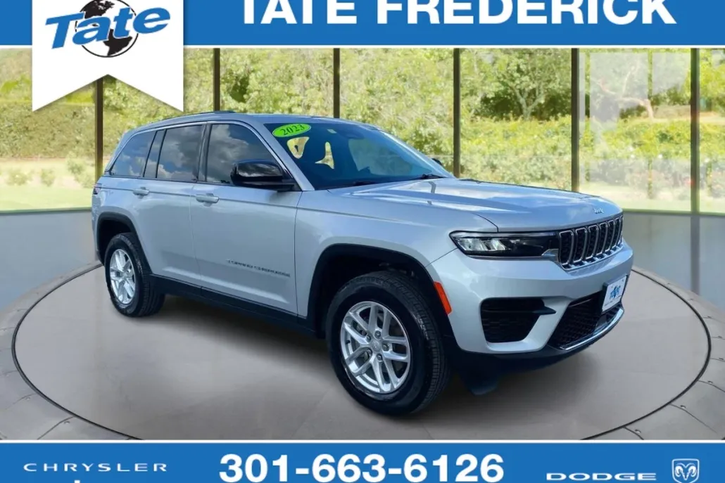 2023 Jeep Grand Cherokee Laredo photo 1