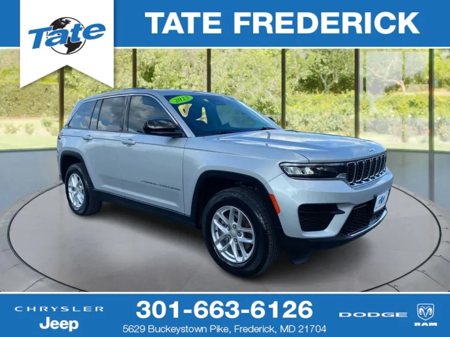 2023 Jeep Grand Cherokee Laredo photo 1