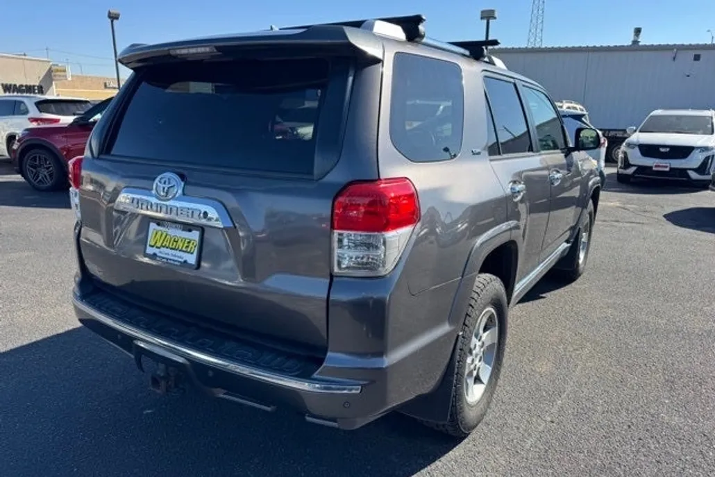 2013 Toyota 4Runner SR5 photo 1