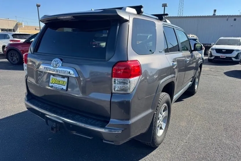 2013 Toyota 4Runner SR5 photo 1