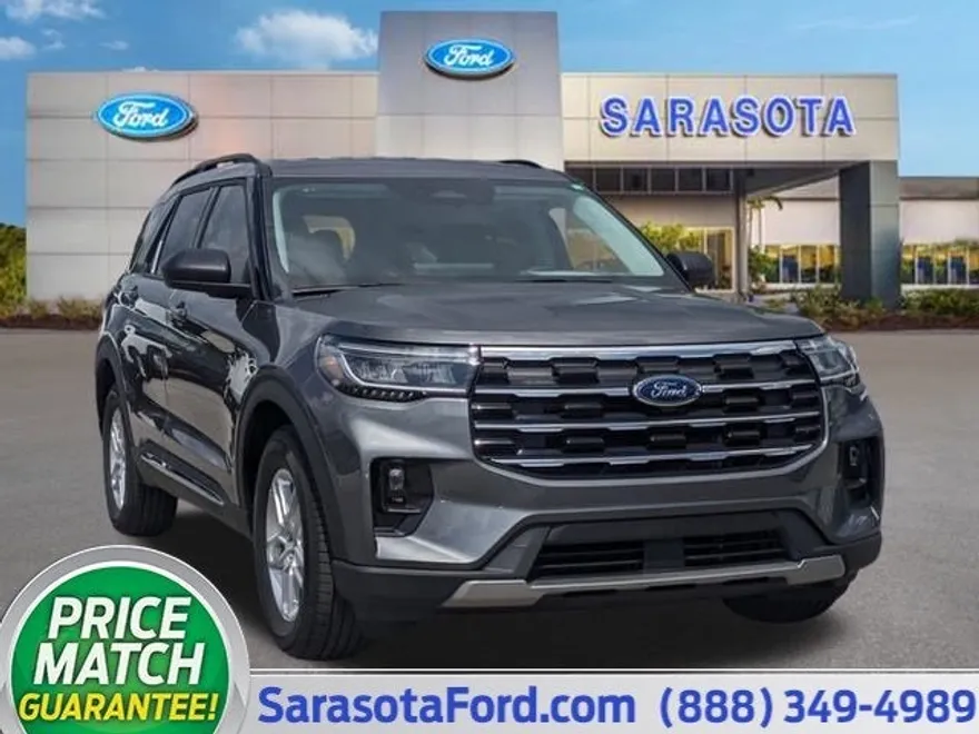 2025 Ford Explorer photo 1