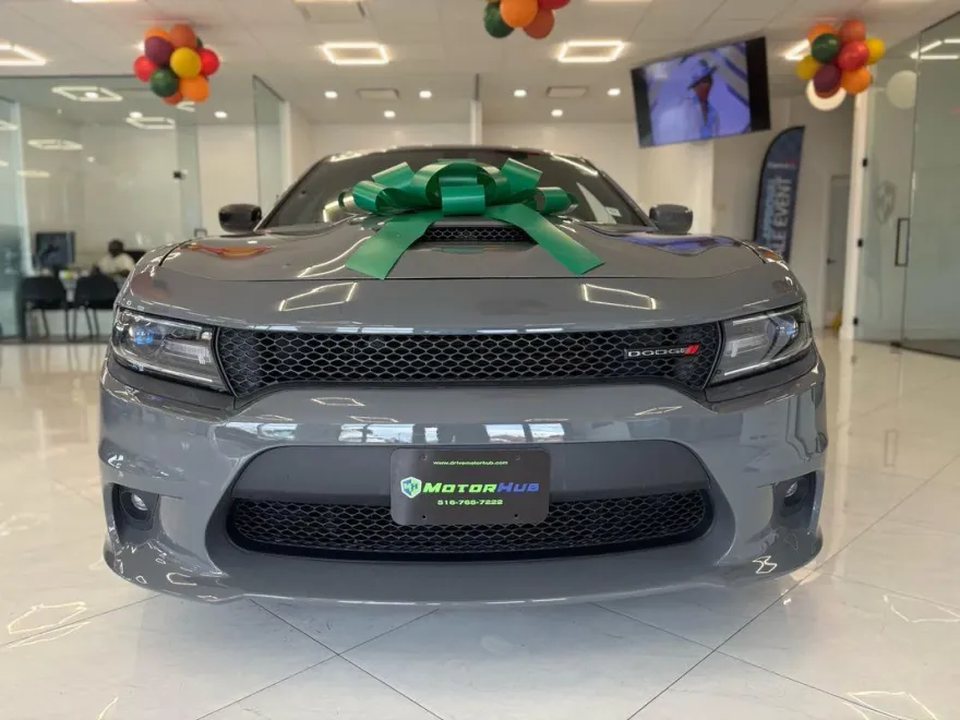 2018 Dodge Charger SXT Plus photo 1