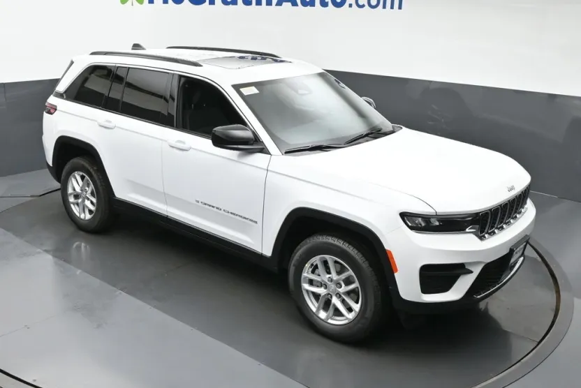2025 Jeep Grand Cherokee Laredo X photo 1