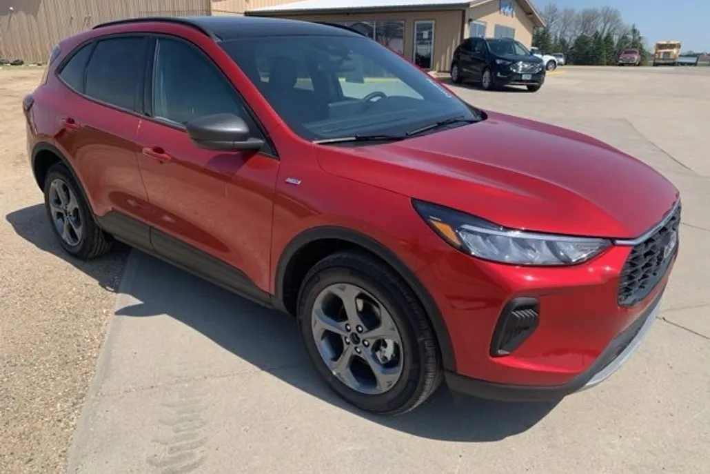 2025 Ford Escape ST-Line photo 1