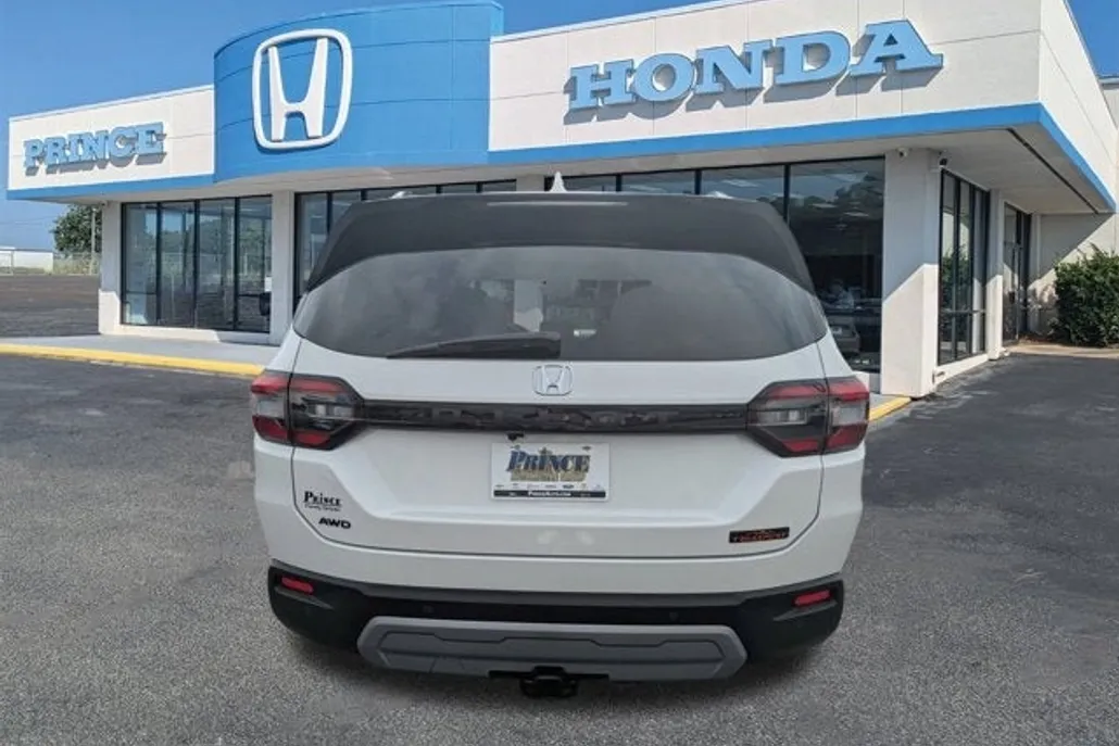 2025 Honda Pilot TrailSport photo 1