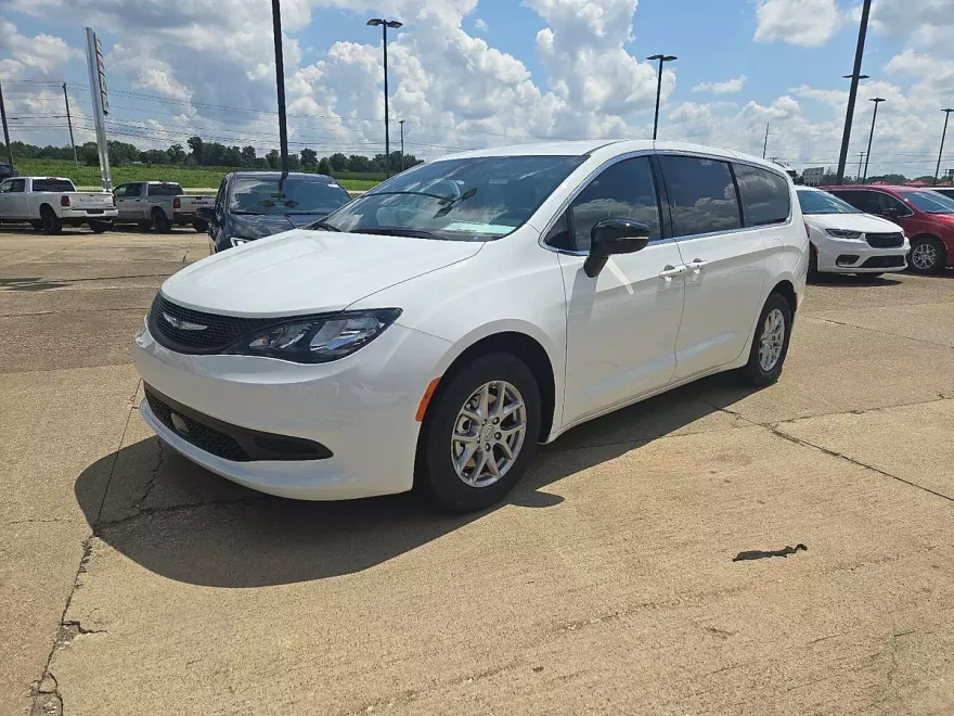2026 Chrysler Voyager LX photo 1