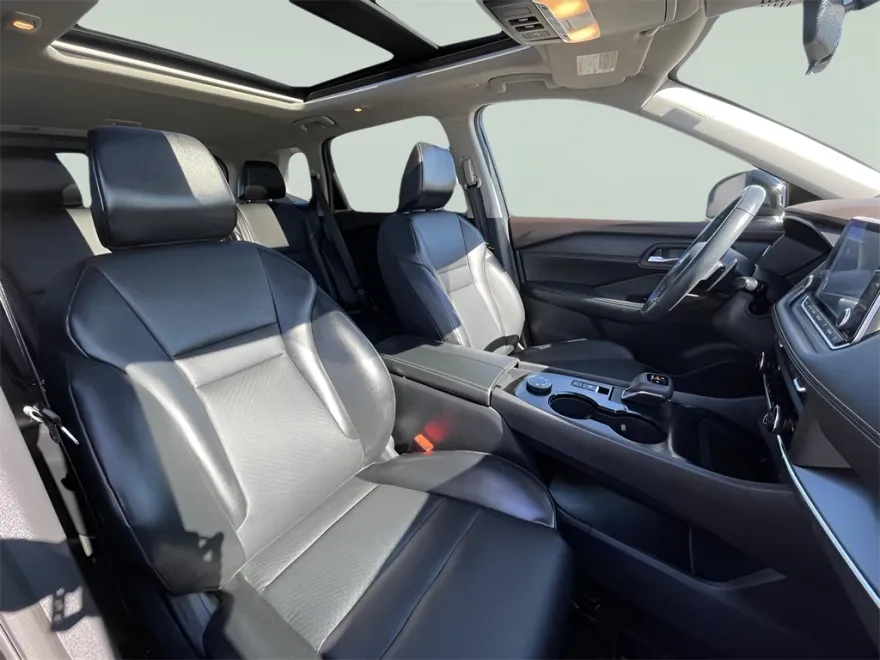 2023 Nissan Rogue SV AWD photo 1