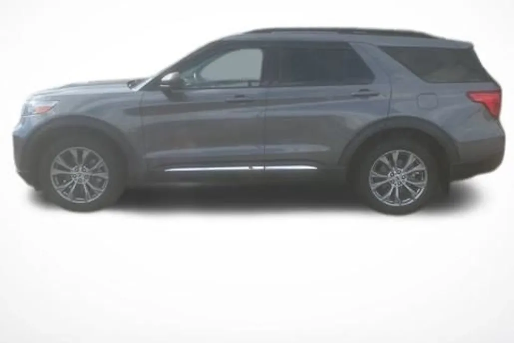 2022 Ford Explorer XLT photo 1