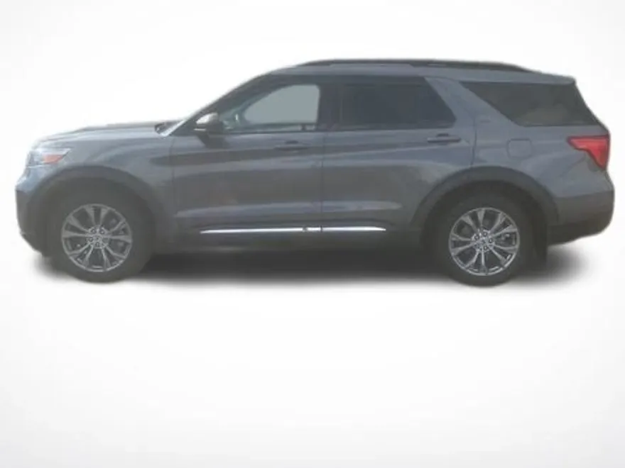 2022 Ford Explorer XLT photo 1