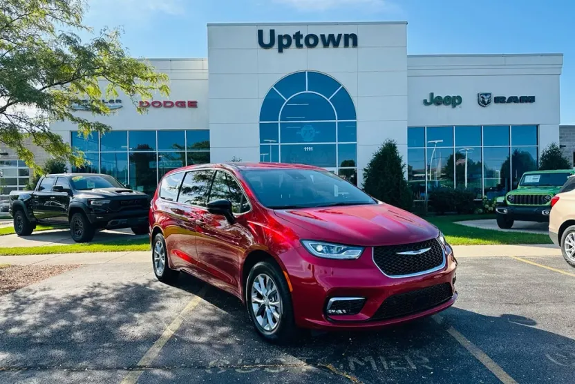 2026 Chrysler Pacifica photo 1