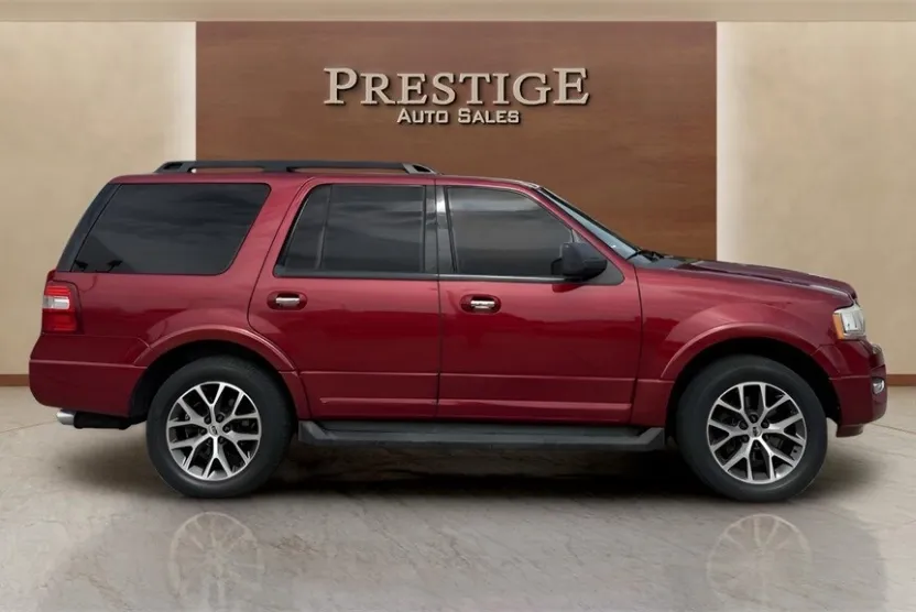 2017 Ford Expedition XLT photo 1