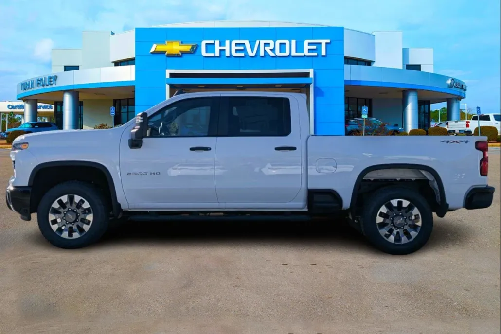 2025 Chevrolet Silverado 2500HD Custom photo 1