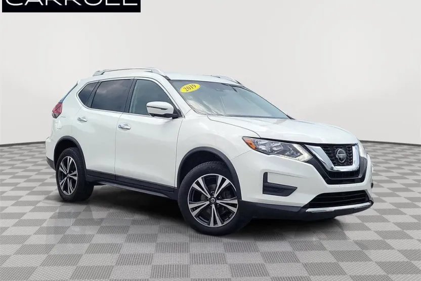2019 Nissan Rogue SV photo 1