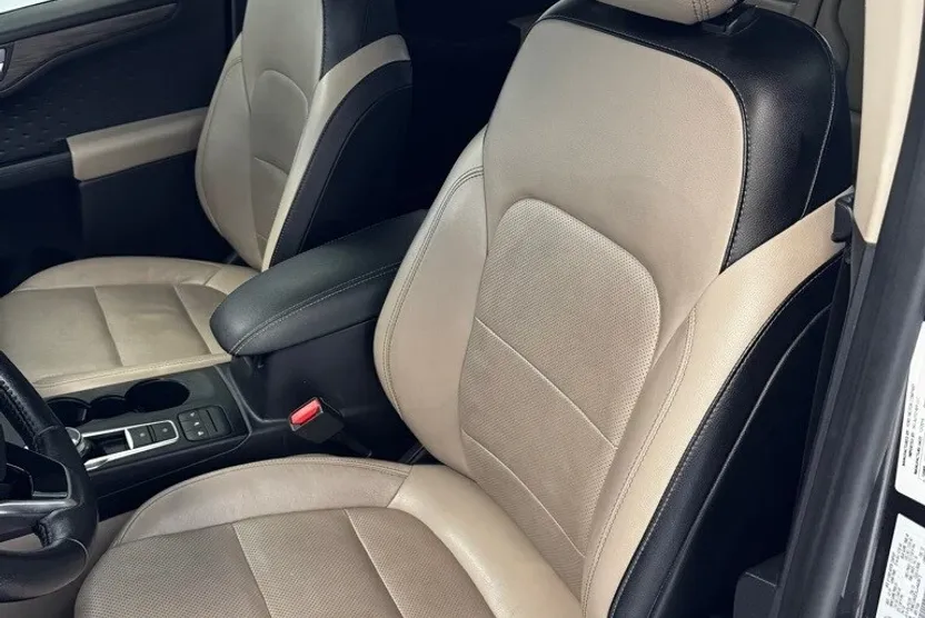 2020 Ford Escape Hybrid Titanium photo 1
