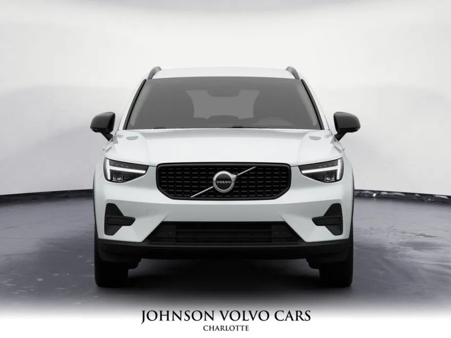 2026 Volvo XC40 Core photo 1