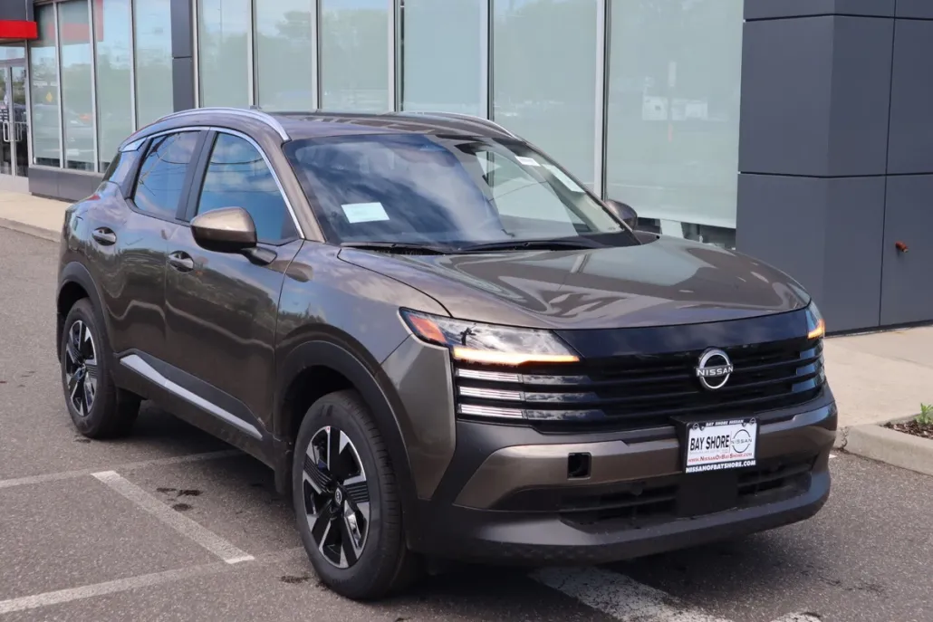 2025 Nissan Kicks SV photo 1