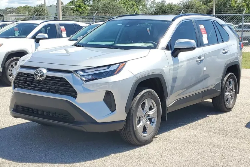 2025 Toyota RAV4 XLE photo 1