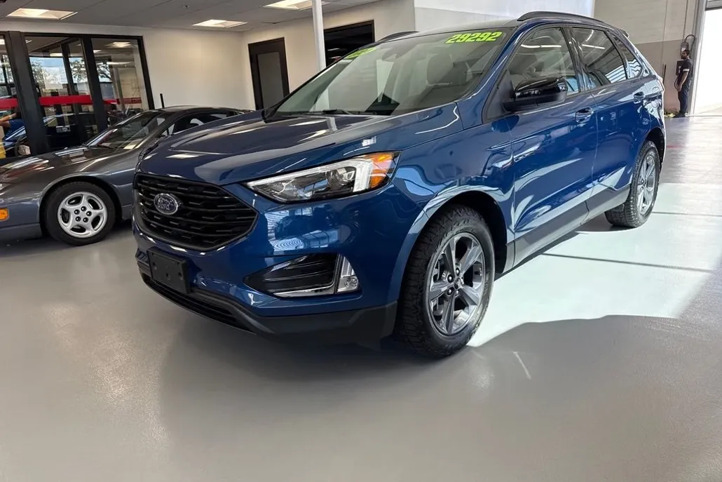 2024 Ford Edge SEL photo 1