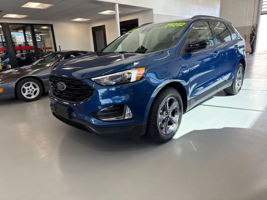2024 Ford Edge SEL photo 1