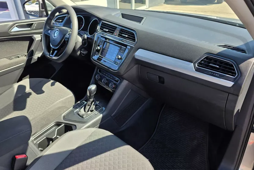 2020 Volkswagen Tiguan S photo 1