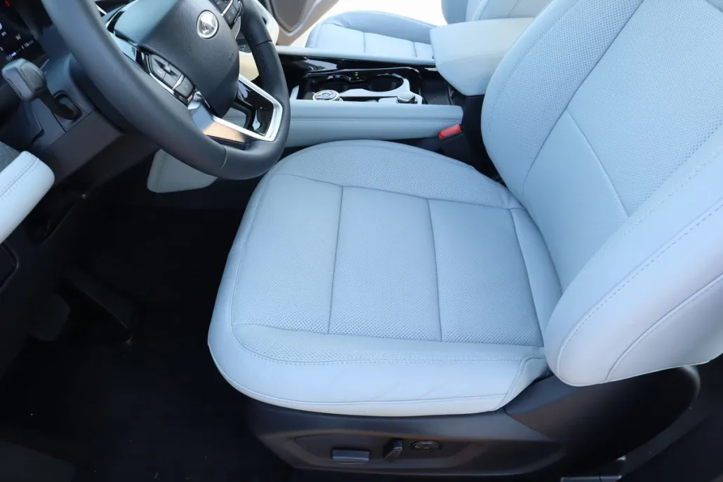2025 Ford Explorer Platinum photo 1