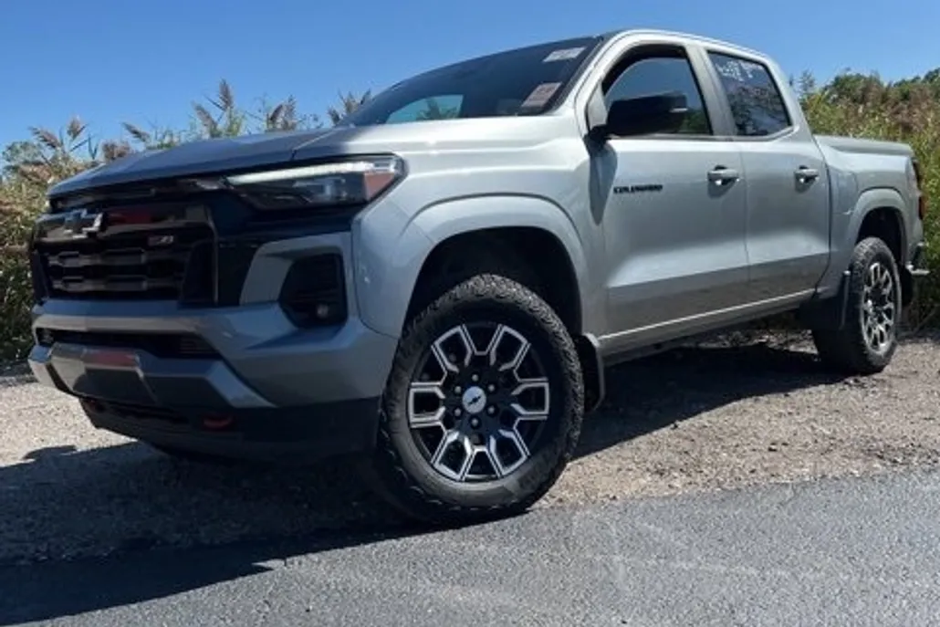 2024 Chevrolet Colorado Z71 photo 1