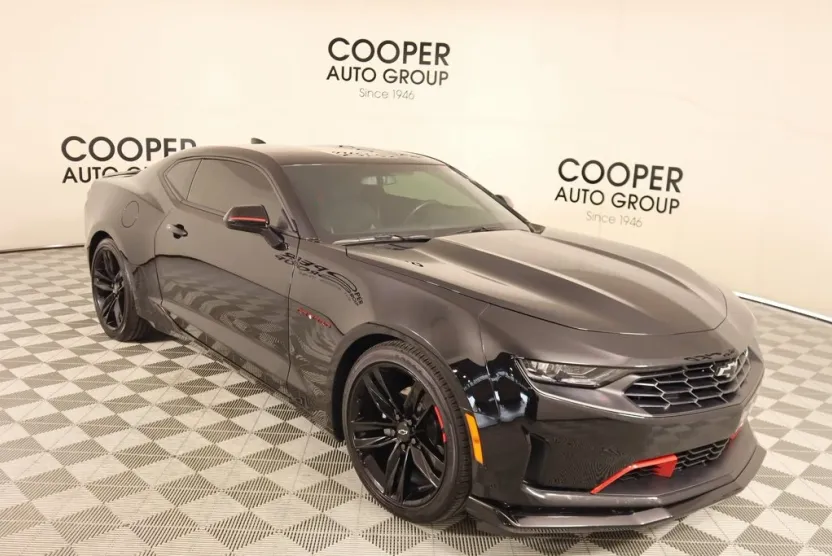 2024 Chevrolet Camaro 1LT photo 1