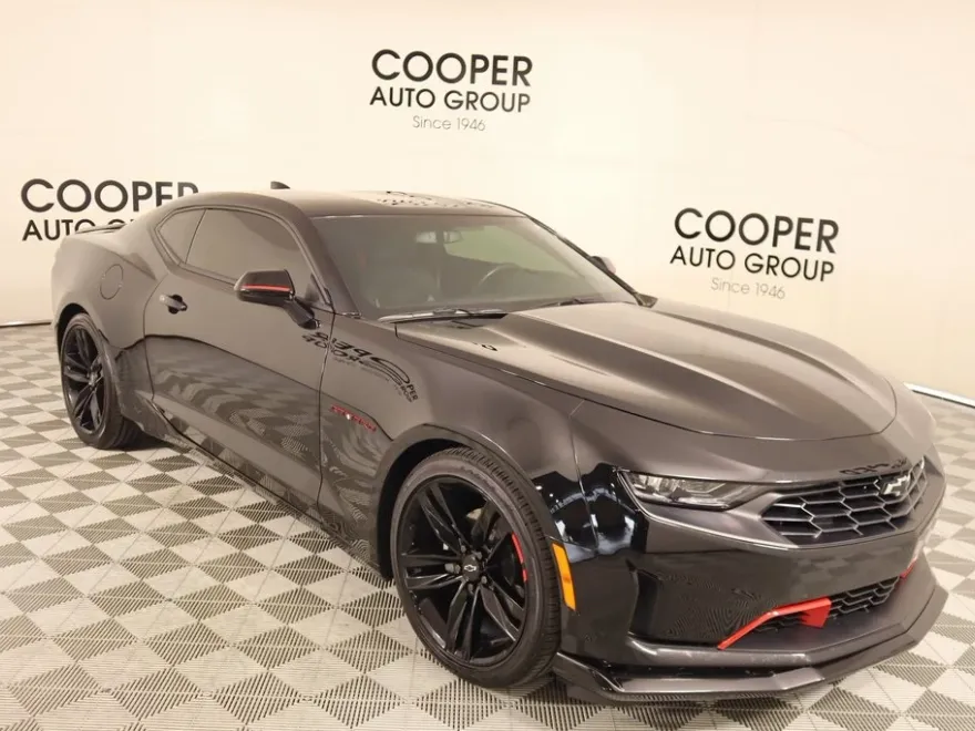 2024 Chevrolet Camaro 1LT photo 1