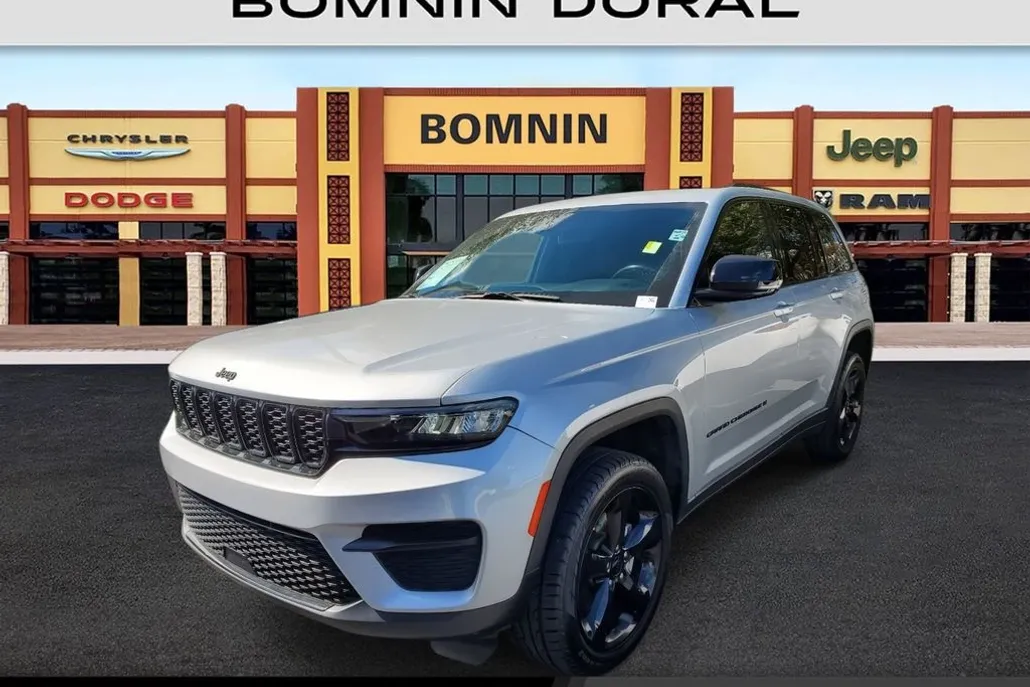 2022 Jeep Grand Cherokee Altitude photo 1