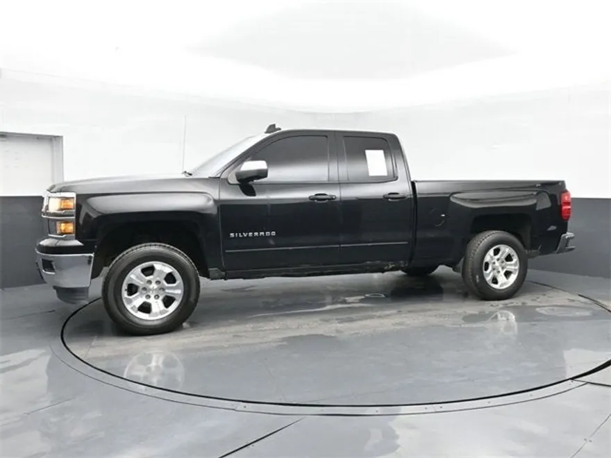 2015 Chevrolet Silverado 1500 LT photo 1