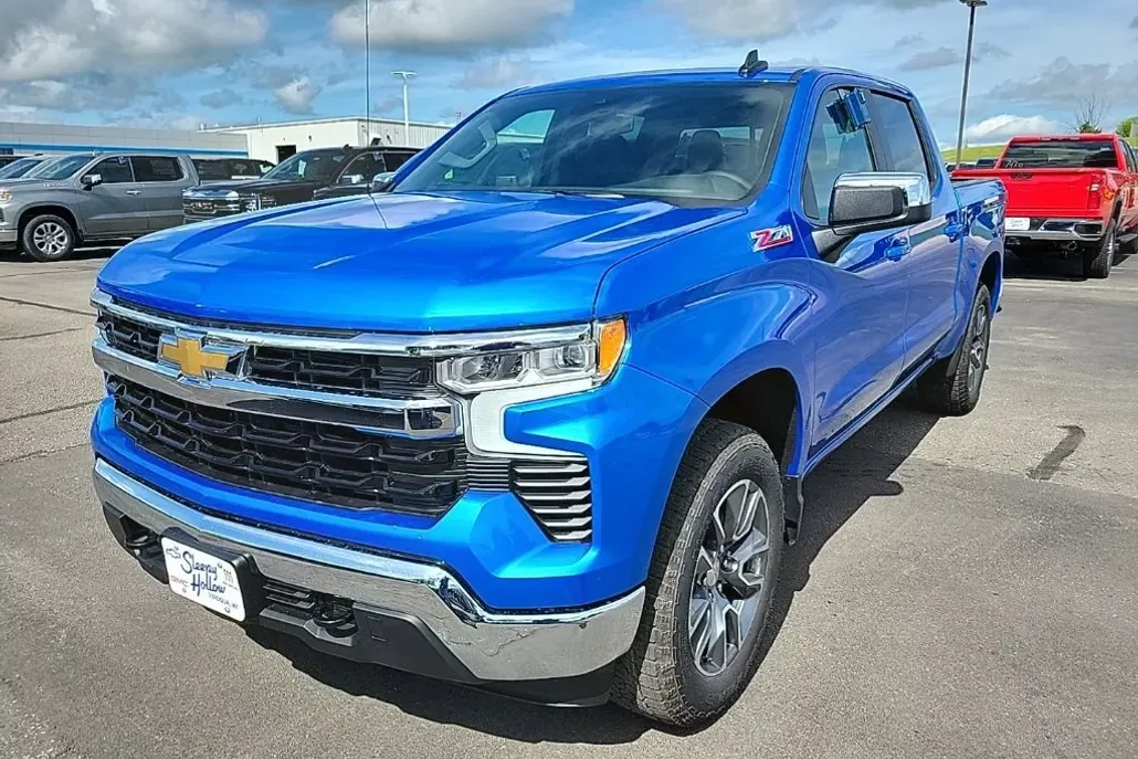 2026 Chevrolet Silverado 1500 LT photo 1