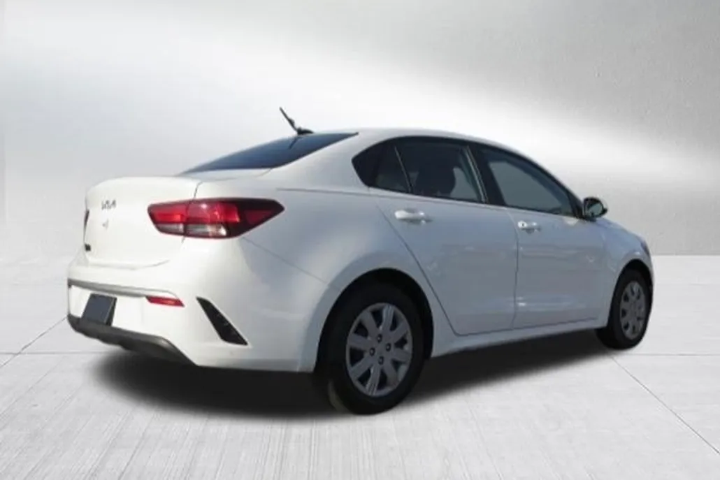 2022 Kia Rio LX photo 1