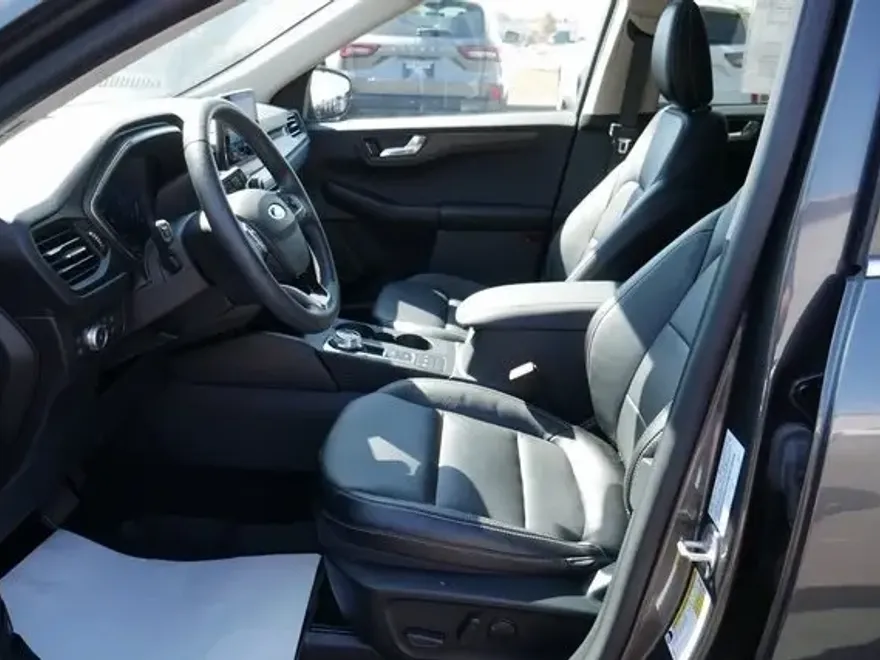 2020 Ford Escape Titanium Hybrid photo 1