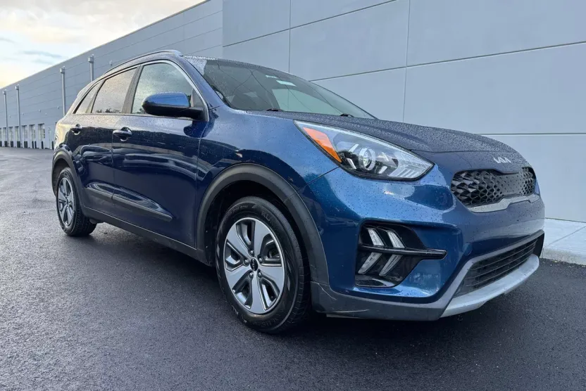 2022 Kia Niro LX photo 1