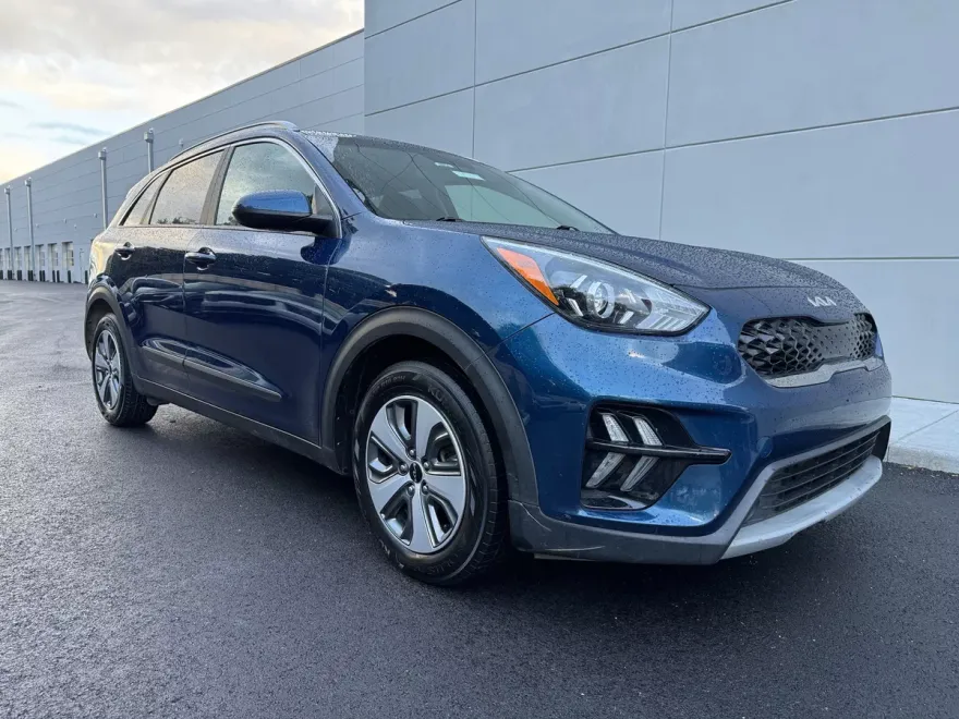 2022 Kia Niro LX photo 1