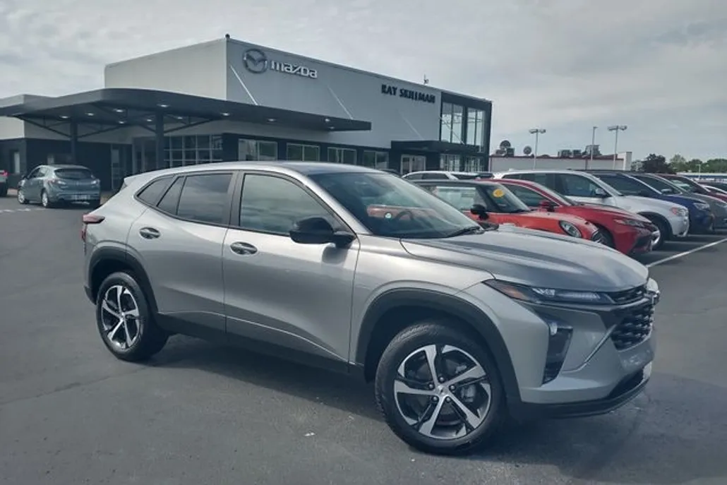 2024 Chevrolet Trax photo 1