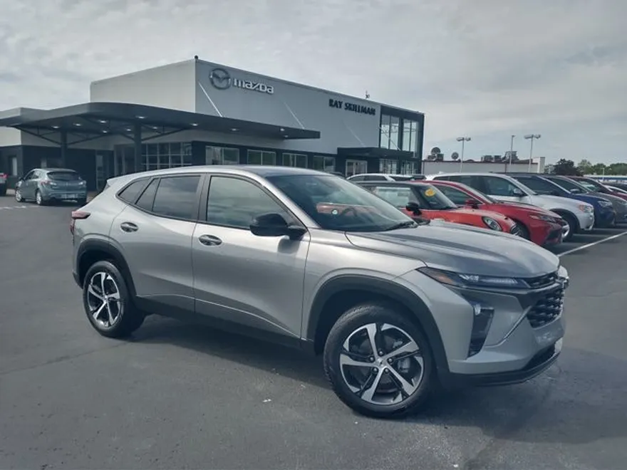 2024 Chevrolet Trax photo 1