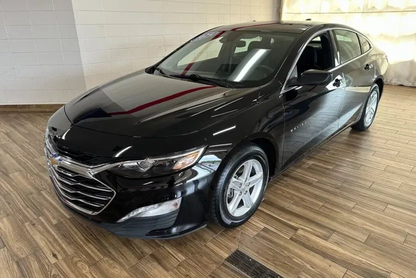 2024 Chevrolet Malibu 1LT photo 1