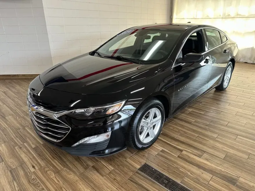 2024 Chevrolet Malibu 1LT photo 1
