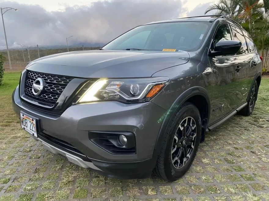 2020 Nissan Pathfinder SV photo 1