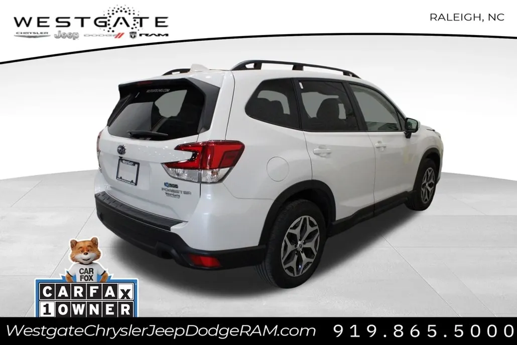 2023 Subaru Forester Premium photo 1