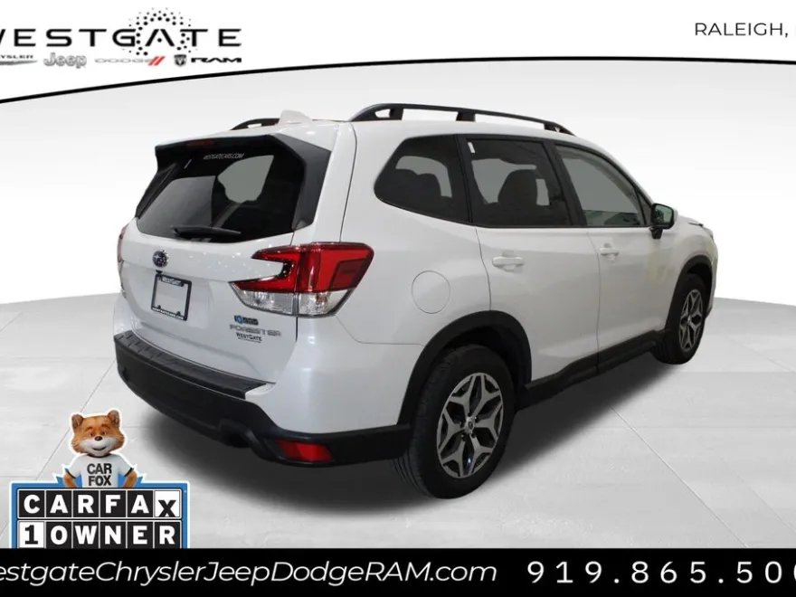2023 Subaru Forester Premium photo 1